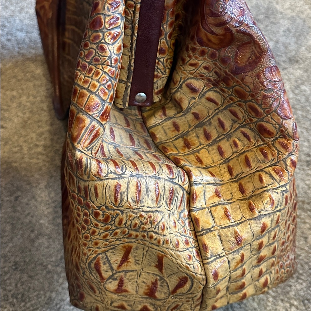 Raviani Texas Tooled Bag - Picture 9 of 17